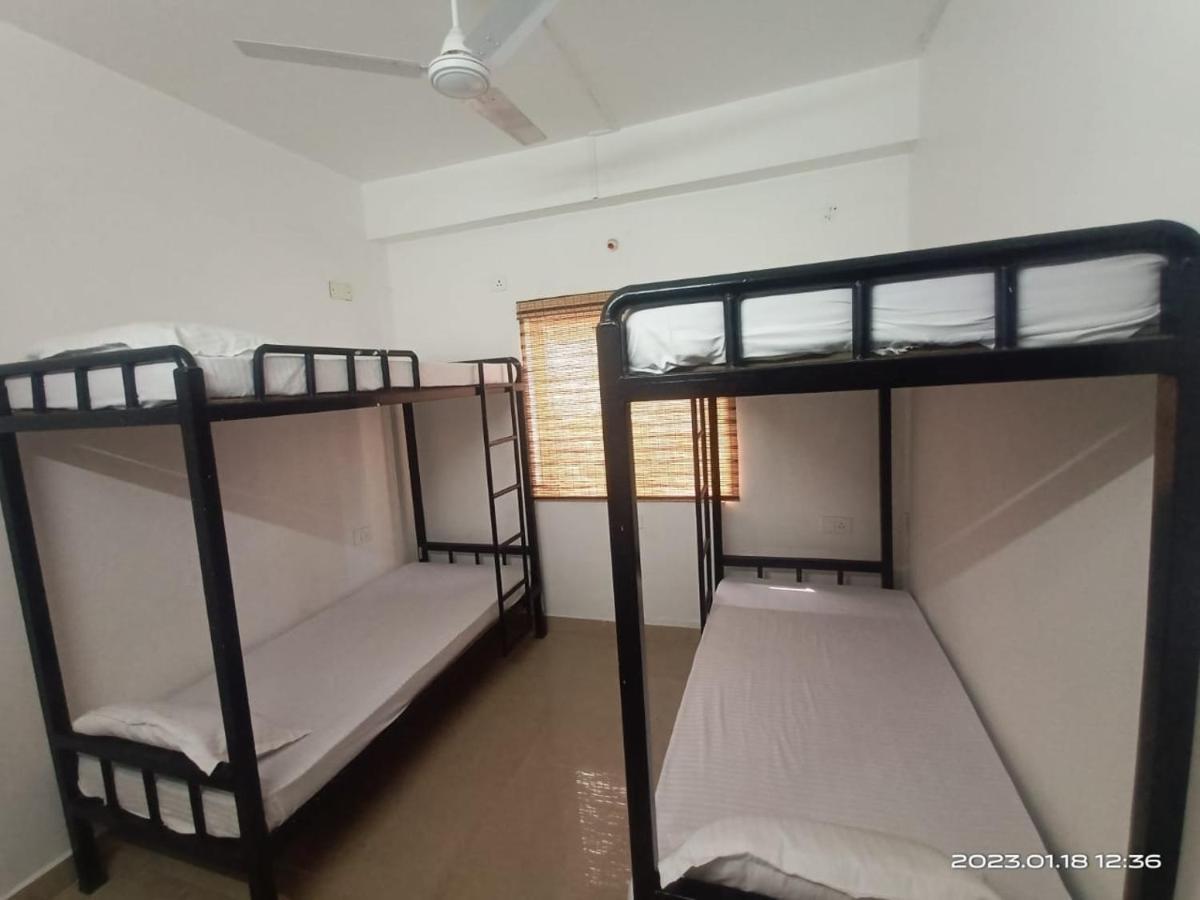 Travelers Hostel Guwahati Exterior foto